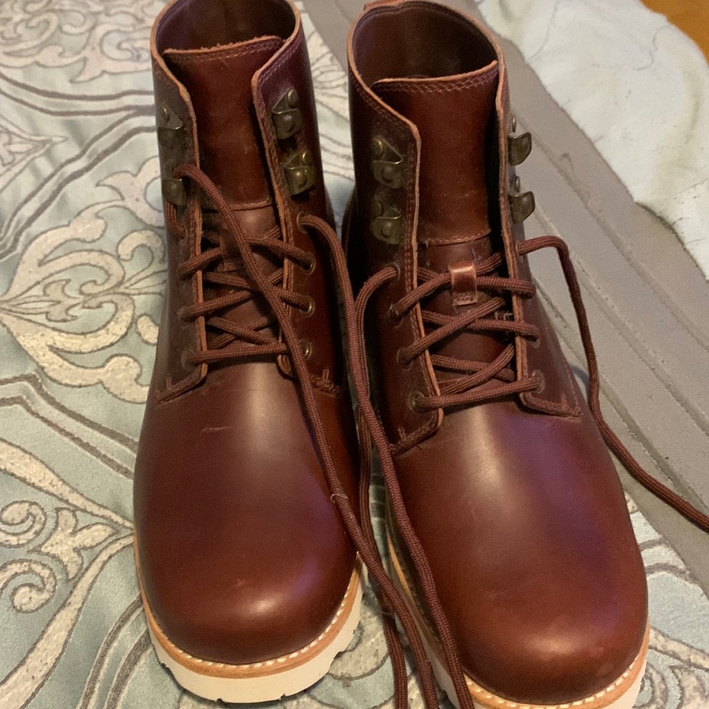 Mens UGGS boots